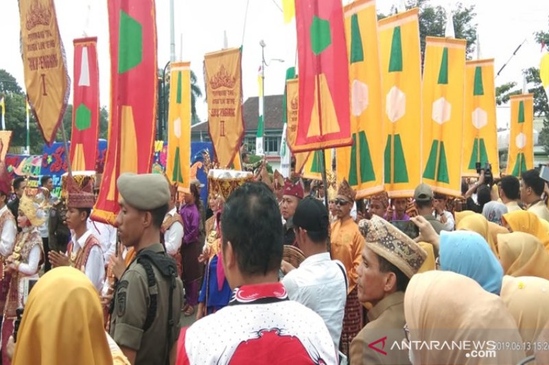 Antusiasme warga menyambut Gubernur dan Wagub Lampung