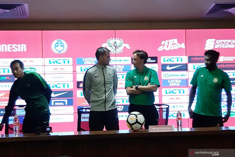 Lawan Vanuatu, Simon McMenemy isyaratkan Indonesia tetap gunakan formasi 3-4-3