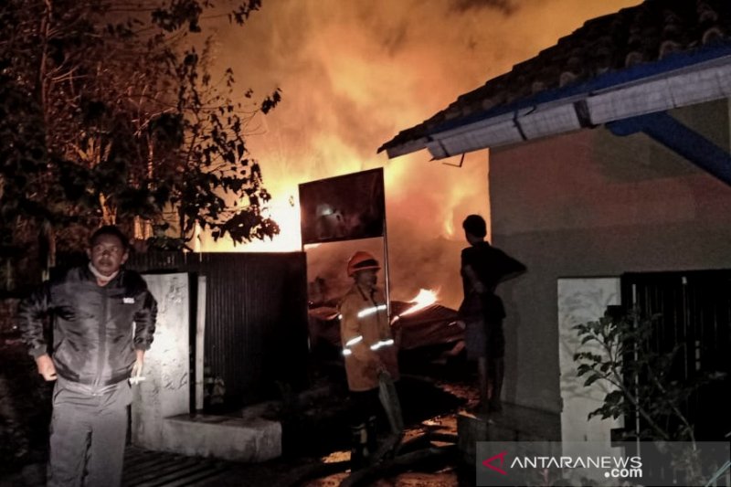 Gudang terbakar tewaskan satu orang di Cisaranten