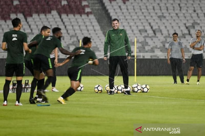 LATIHAN TIMNAS INDONESIA JELANG LAGA MELAWAN VANUATU