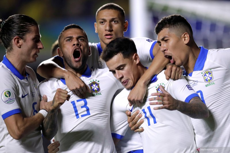 Hapus takhayul, timnas Brasil kenakan kaus putih