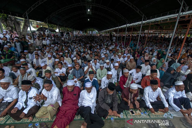 Puluhan ribu warga hadiri haul ke-51 Guru Tua