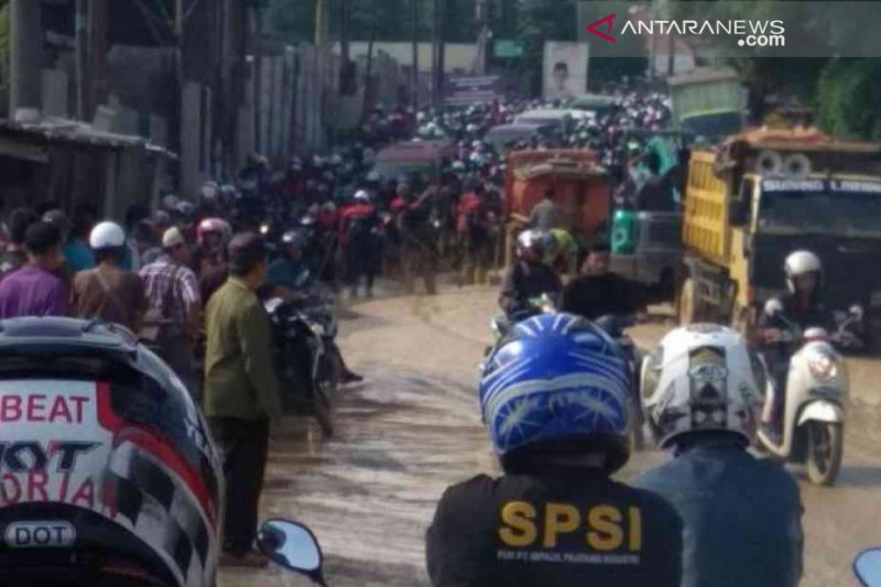 Pelebaran Jalan Cikarang-Cibarusah tak kunjung terealisasi, ini alasan Gubernur