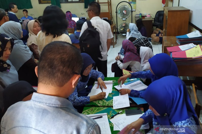 Penerimaan siswa baru di SMAN 24 Bandung membludak