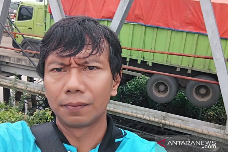 Truk besar melebihi kapasitas melintasi, Jembatan Way Mesuji ambles