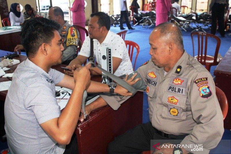 Polres Solok Arosuka gelar donor darah peringati HUT Bhayangkara 73