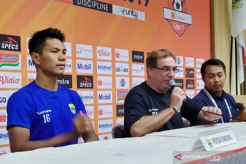 Pelatih Persib: Harusnya kami dapat tiga penalti