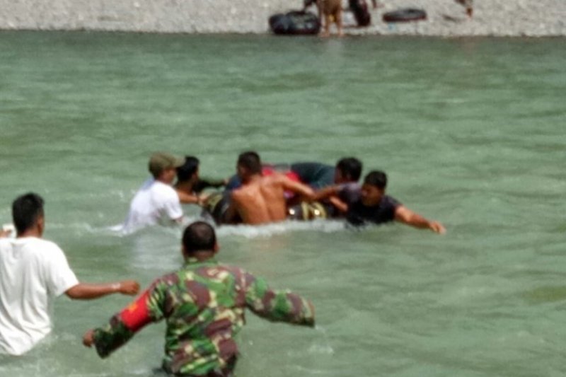 Tiga warga selamat dari tragedi maut longsoran batu air terjun Salak