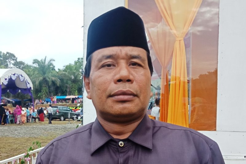COVID-19 Task Force chief performs Eid prayers at BNPB Building