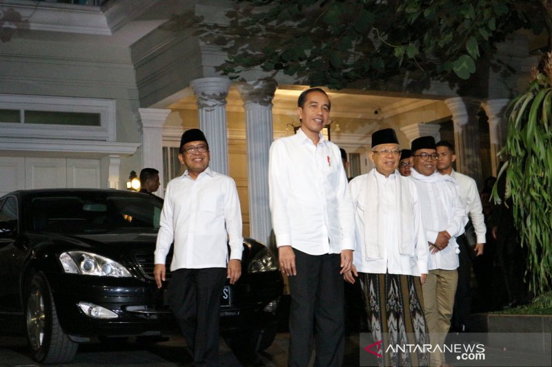Cawapres Ma'ruf Amin antar Jokowi menuju Bandara Halim Perdanakusuma