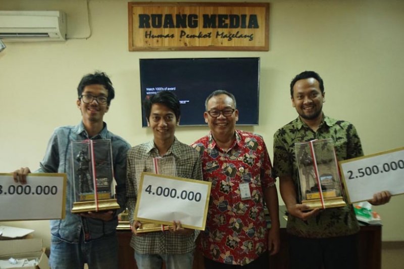 Pemkot Magelang serahkan hadiah Lomba Foto