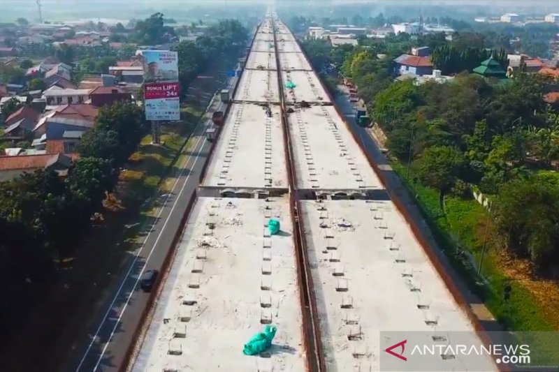 Jalan tol layang Jakarta-Cikampek ditargetkan selesai pembangunannya pada September