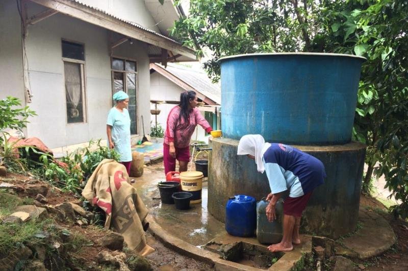 Warga kesulitan air bersih dampak kemarau di Tasikmalaya