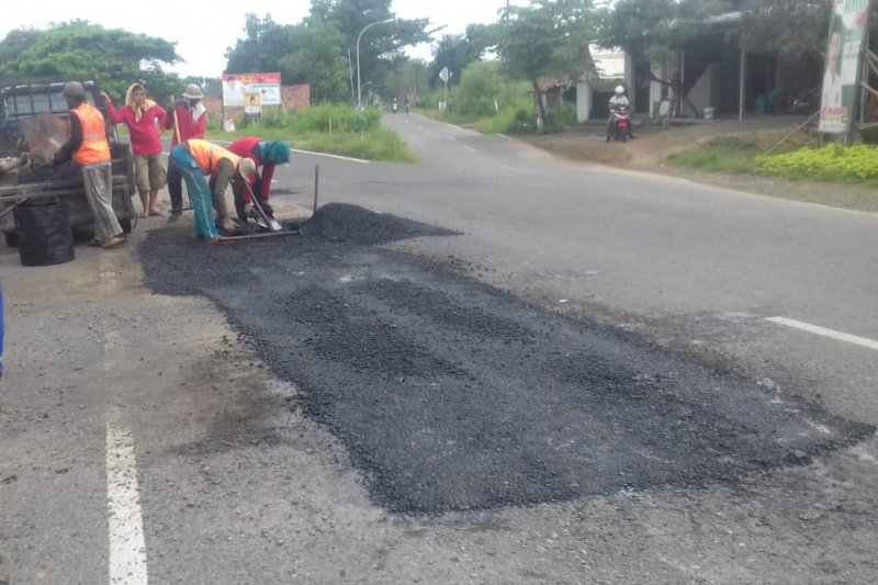 Pemkab Bekasi mulai perbaiki Jalan Raya Babelan