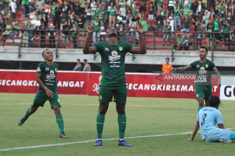 Persebaya tundukkan Persib Bandung 4-0