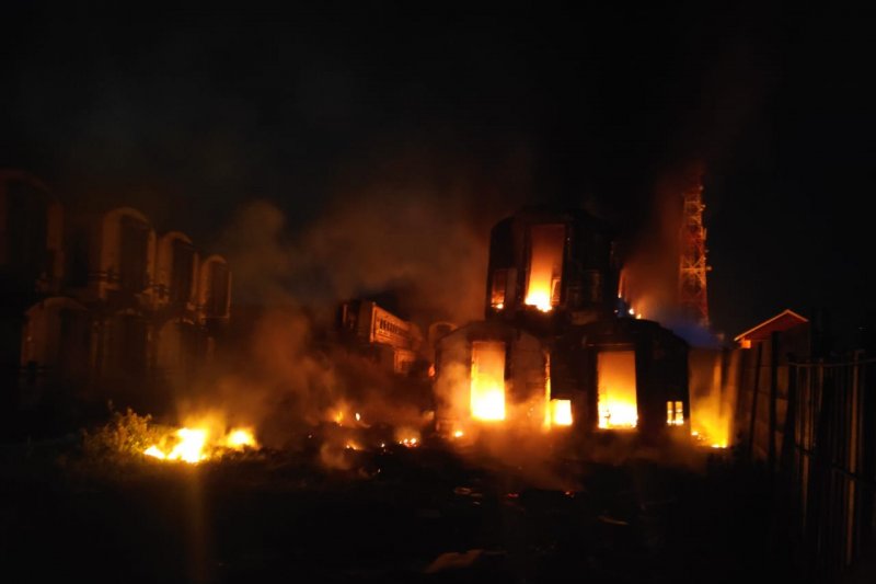 Kebakaran tumpukan gerbong kereta bekas di Purwakarta tak ganggu perjalanan KA