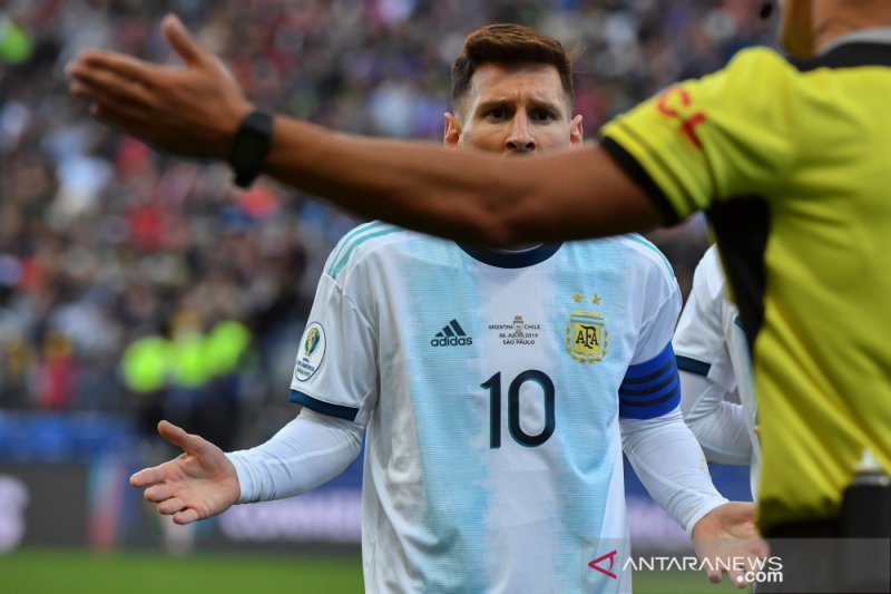 Lionel Messi tuduh kartu merahnya di Copa America gara-gara kritik