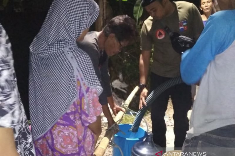 BPBD Kota Bogor salurkan air bersih ke warga Kedunghalang
