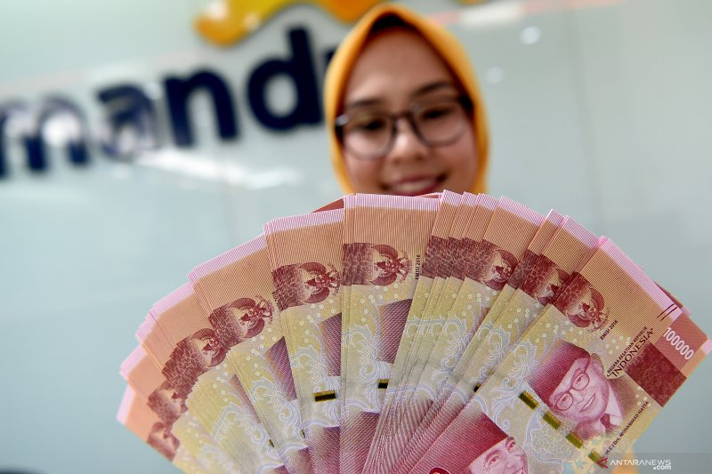 Rupiah pada Senin sore bertahan di level Rp14.235 per dolar AS