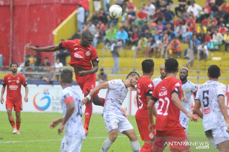 SEMEN PADANG DIKALAHKAN TIRA PERSIKABO