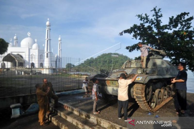 HIBAH TANK BERSEJARAH  DI PANTAI PADANG