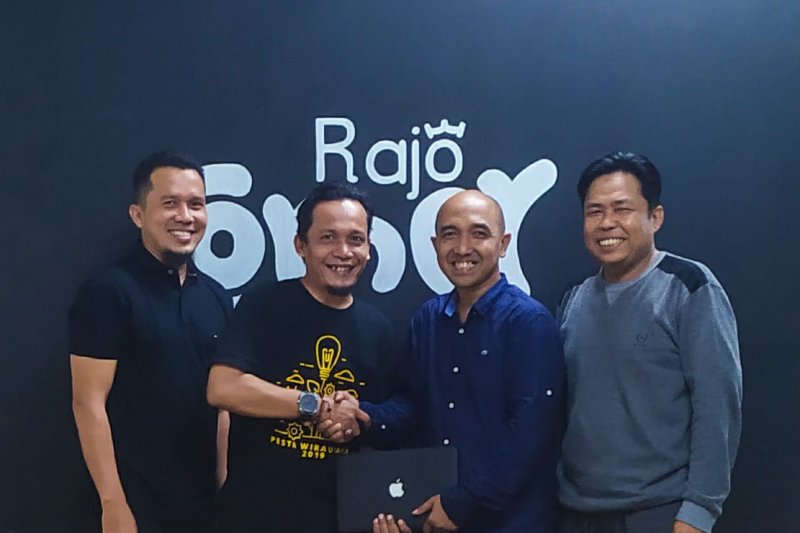 Wudi Hamdani pimpin Komunitas Wirausaha Tangan Di Atas Padang