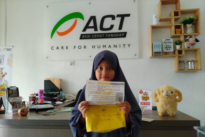 Gadis delapan tahun ini sumbangkan tabungan setahun untuk Palestina, siapakah dia