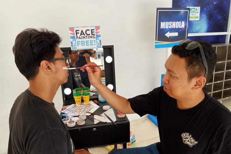 Lukis wajah jadi pilihan penonton agar tampil beda