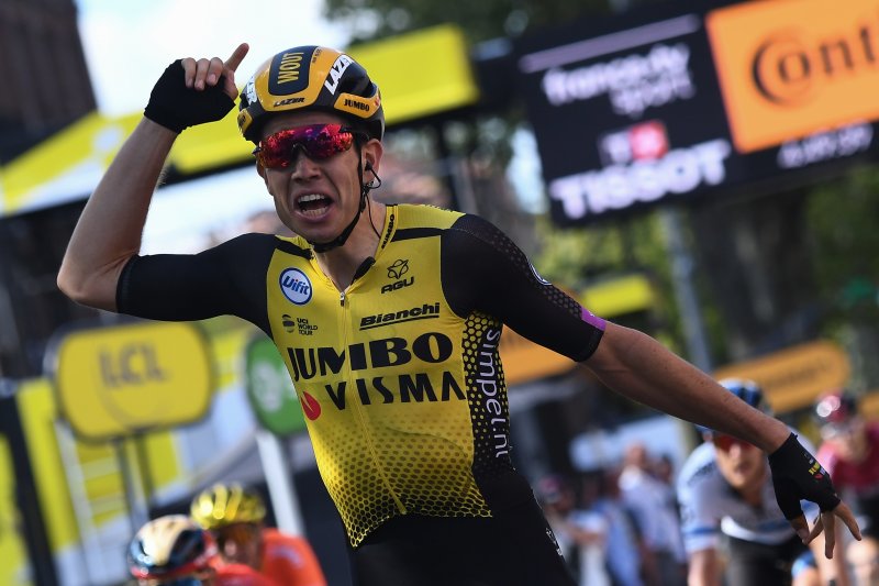 Van Aert Terhenti Akibat Cedera Tabrak Pembatas Antara News