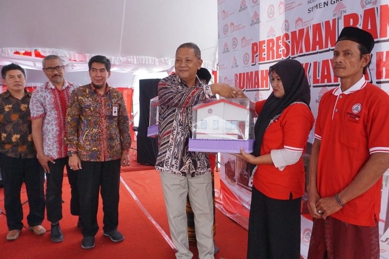 Semen Gresik bantu pembangunan puluhan rumah tidak layak huni di Rembang-Blora