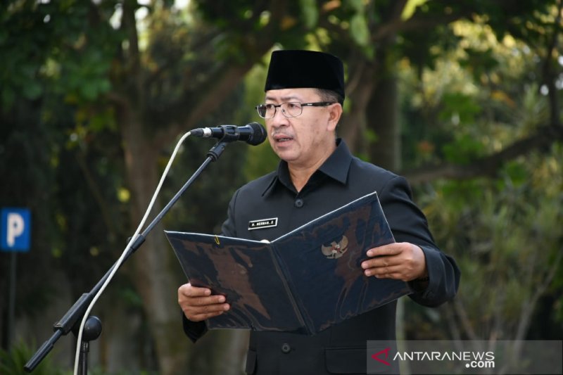 Bupati Cianjur mendapat piagam penghargaan dari BPJSTK