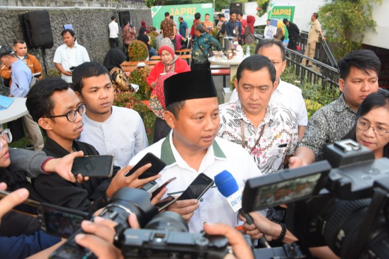 Wagub Jabar terima tiga laporan tentang pengibaran bendera ormas terlarang