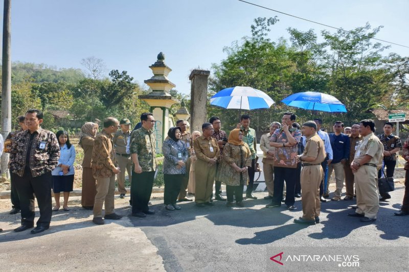 Sultan mennjau perbatasan DIY-Jateng di Gunung Kidul