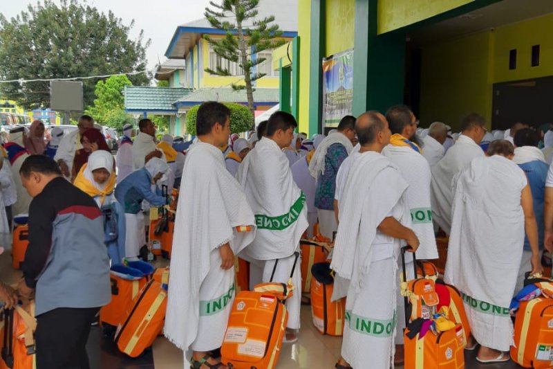 Embarkasi Padang sudah berangkatkan 6.233 calon haji dengan 16 kloter
