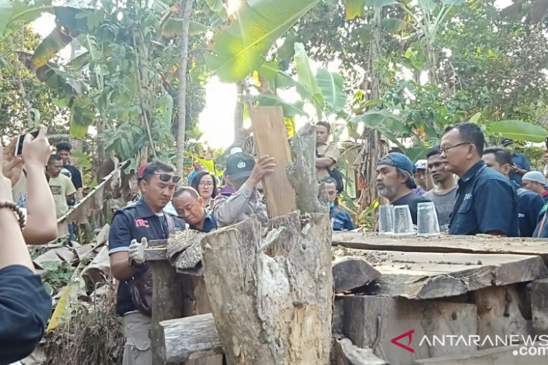 Dua orang gangguan jiwa asal Cianjur yang dipasung dibebaskan