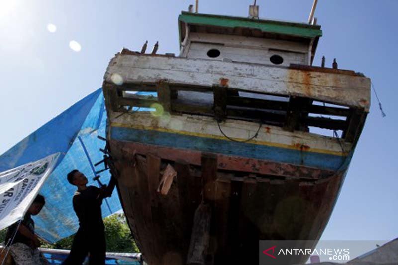 Jasa perbaikan kapal nelayan