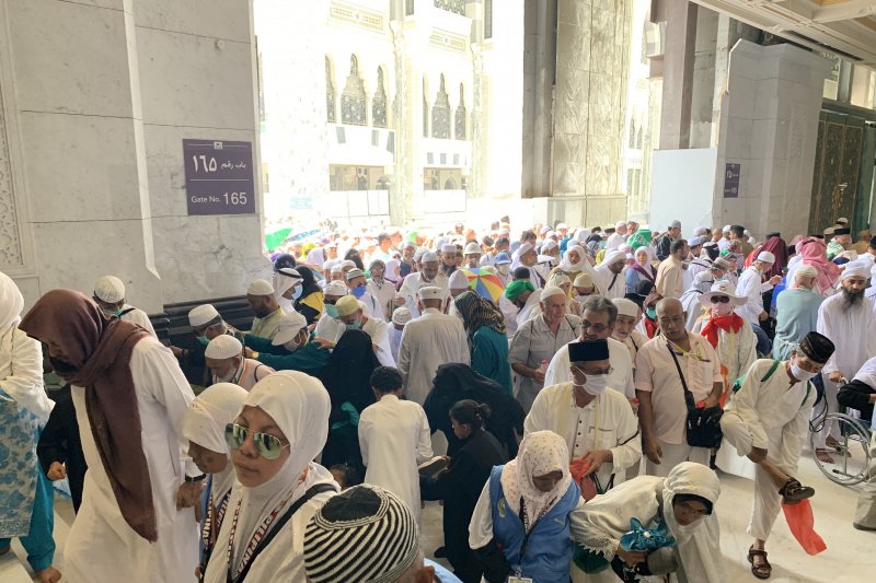 Jamaah Berbagai Negara Banjiri Masjidil Haram Saat Shalat Jumat