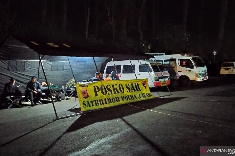 Posko bencana disiagakan di gerbang Taman Wisata Alam Tangkuban Perahu