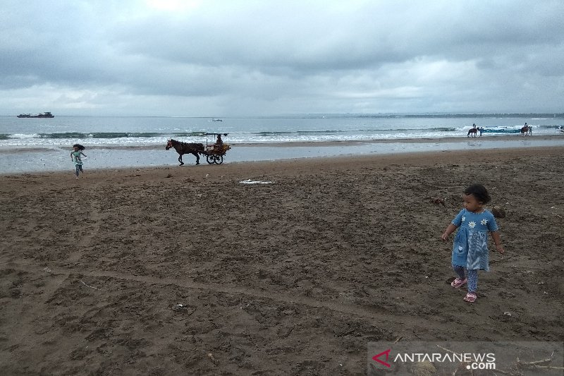 DPKPB Pangandaran nyatakan gempa tak mengganggu aktivitas wisatawan di pantai