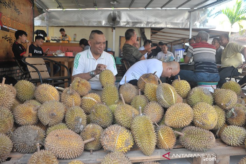 Kedai Kopi tawarkan makan durian sepuasnya