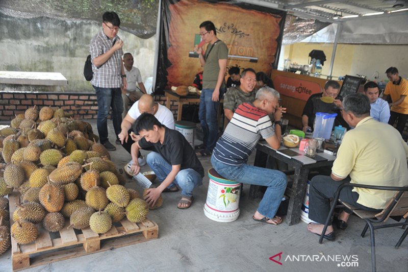 Kedai Kopi tawarkan makan durian sepuasnya