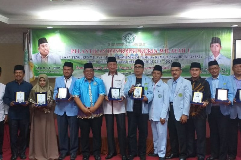 Dua kepala daerah Kepri raih penghargaan tokoh peduli remaja masjid