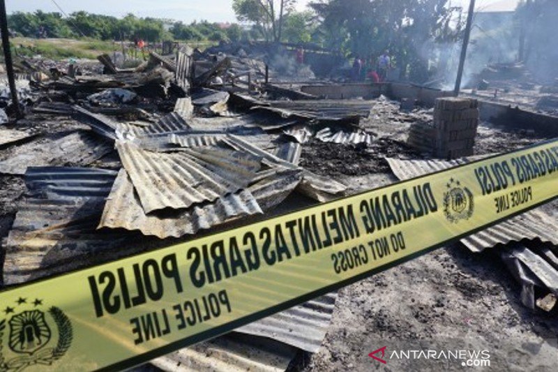 Kebakaran belasan lapak di Palu