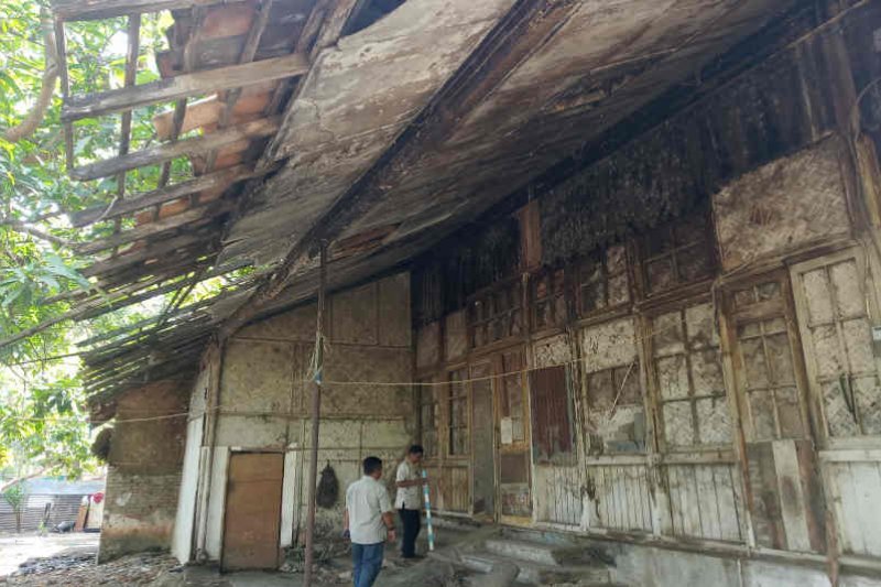Kondisi bangunan cagar budaya di Indramayu tak terawat