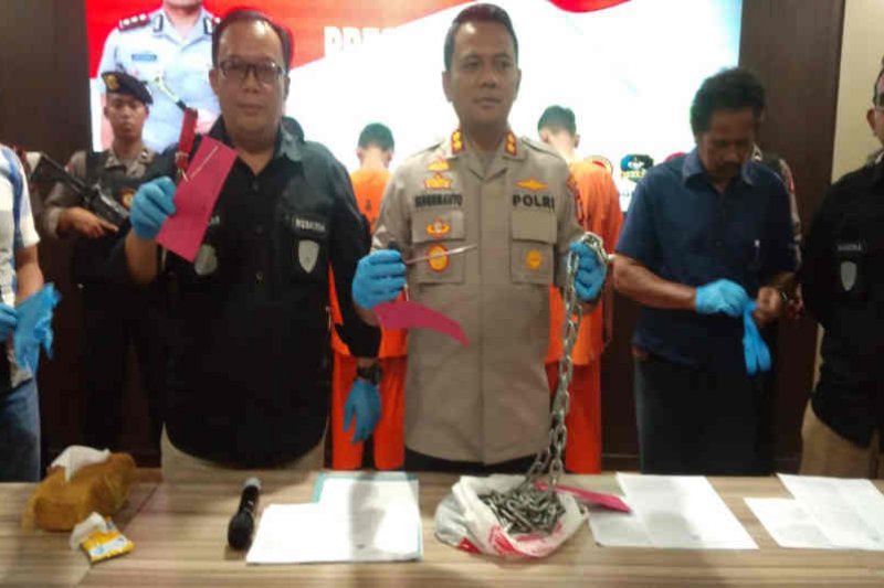 Polisi Cirebon tangkap empat pembobol minimarket