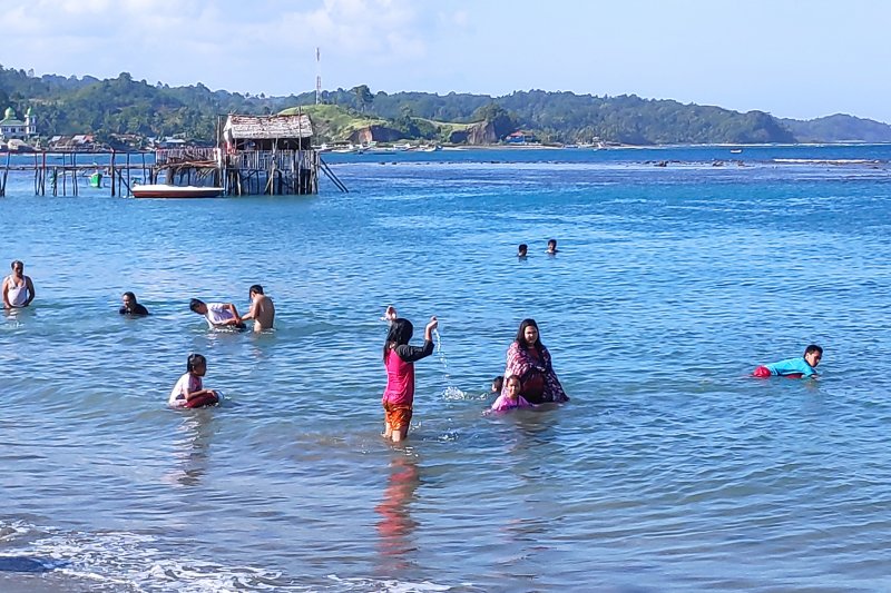 Pantai Lumintang salah satu potensi wisata Minahasa Tenggara