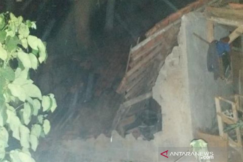 Satu rumah ambruk dan lima rusak di Bandung Barat terdampak gempa Banten