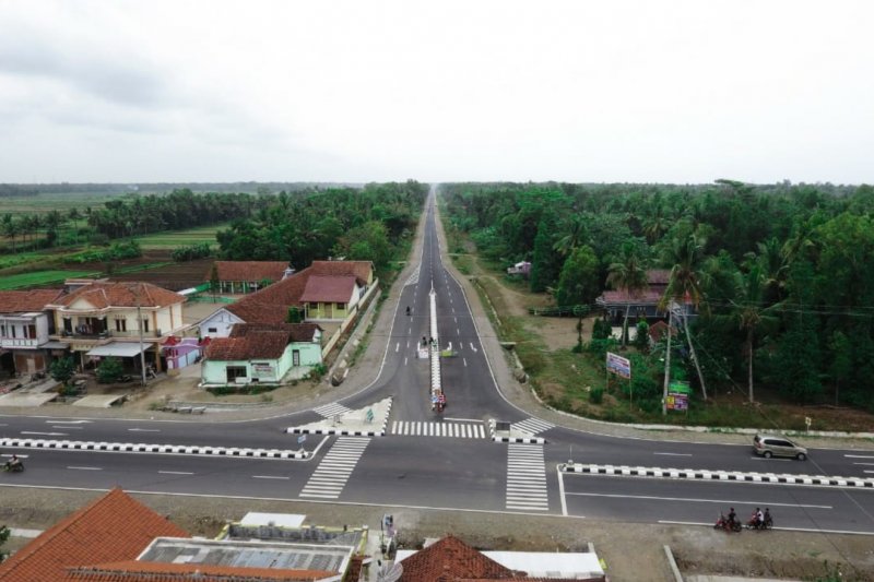 Menteri PUPR:  Jalan jalur pantai selatan Jawa ditingkatkan kemantapannya