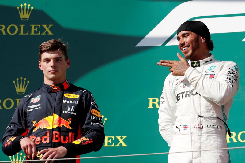 Lewis Hamilton menangi GP Hungaria usai mengejar dengan Verstappen