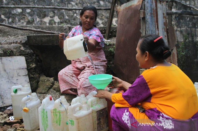 KESULITAN AIR BERSIH AKIBAT KEMARAU